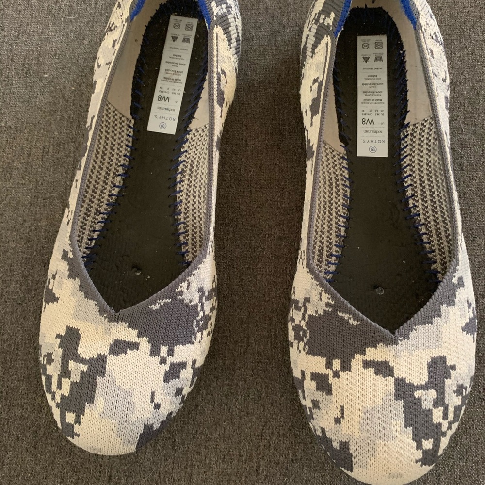 Retired ➡️➡️Grey Botanicamo Flat Rothys ! - Picture 11 of 11